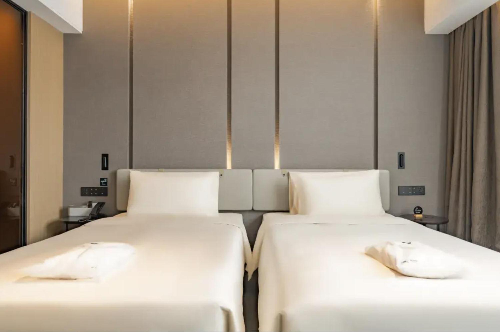 Hotel Atour Pudong Airport Chuansha Station 4*