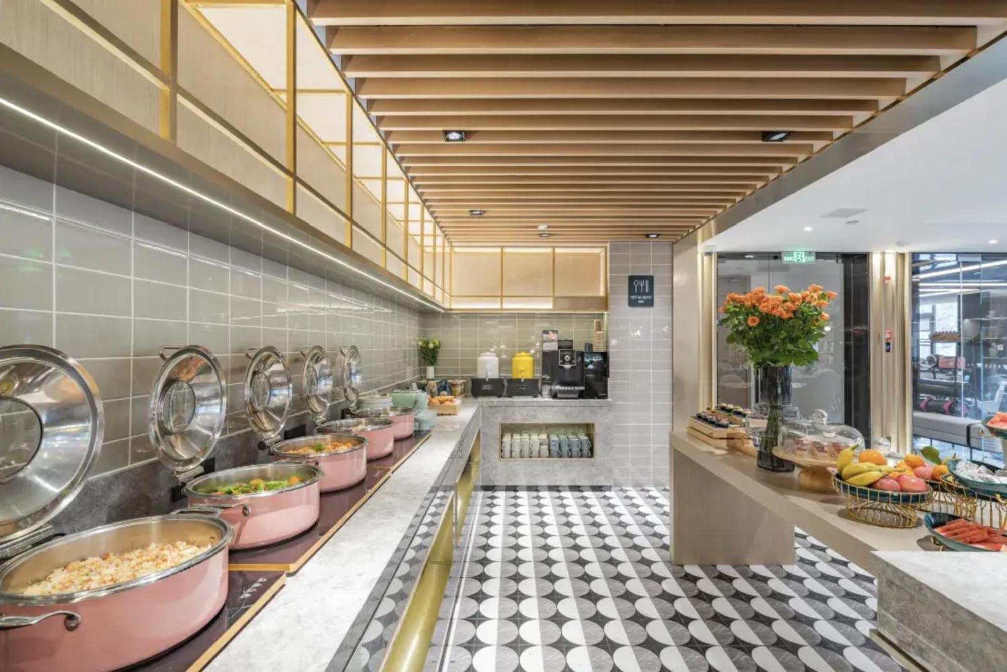Hotel Atour Pudong Airport Chuansha Station 4*