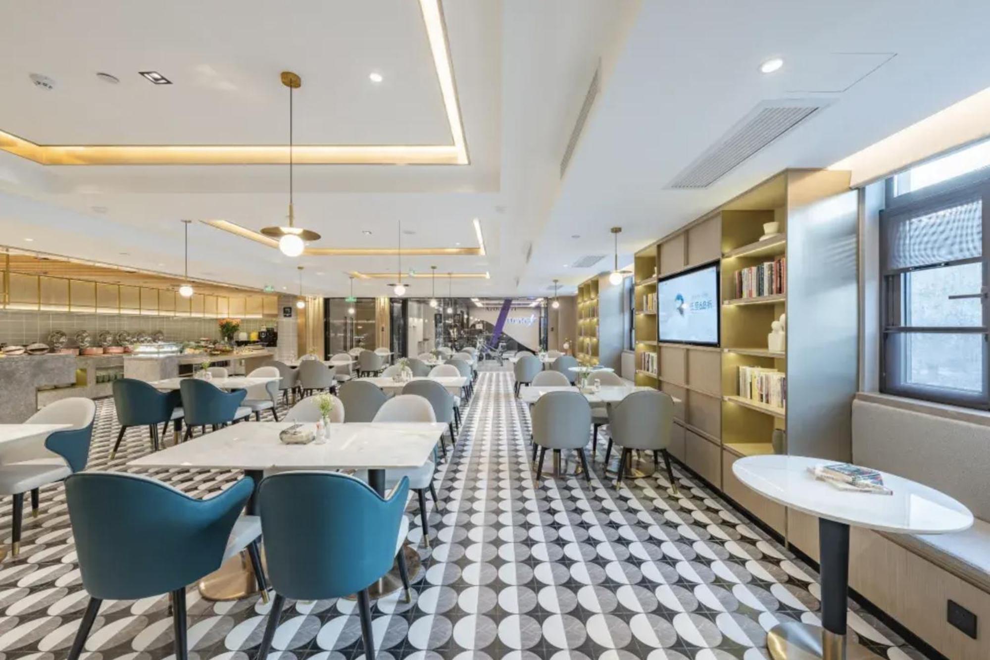 Hotel Atour Pudong Airport Chuansha Station 4*