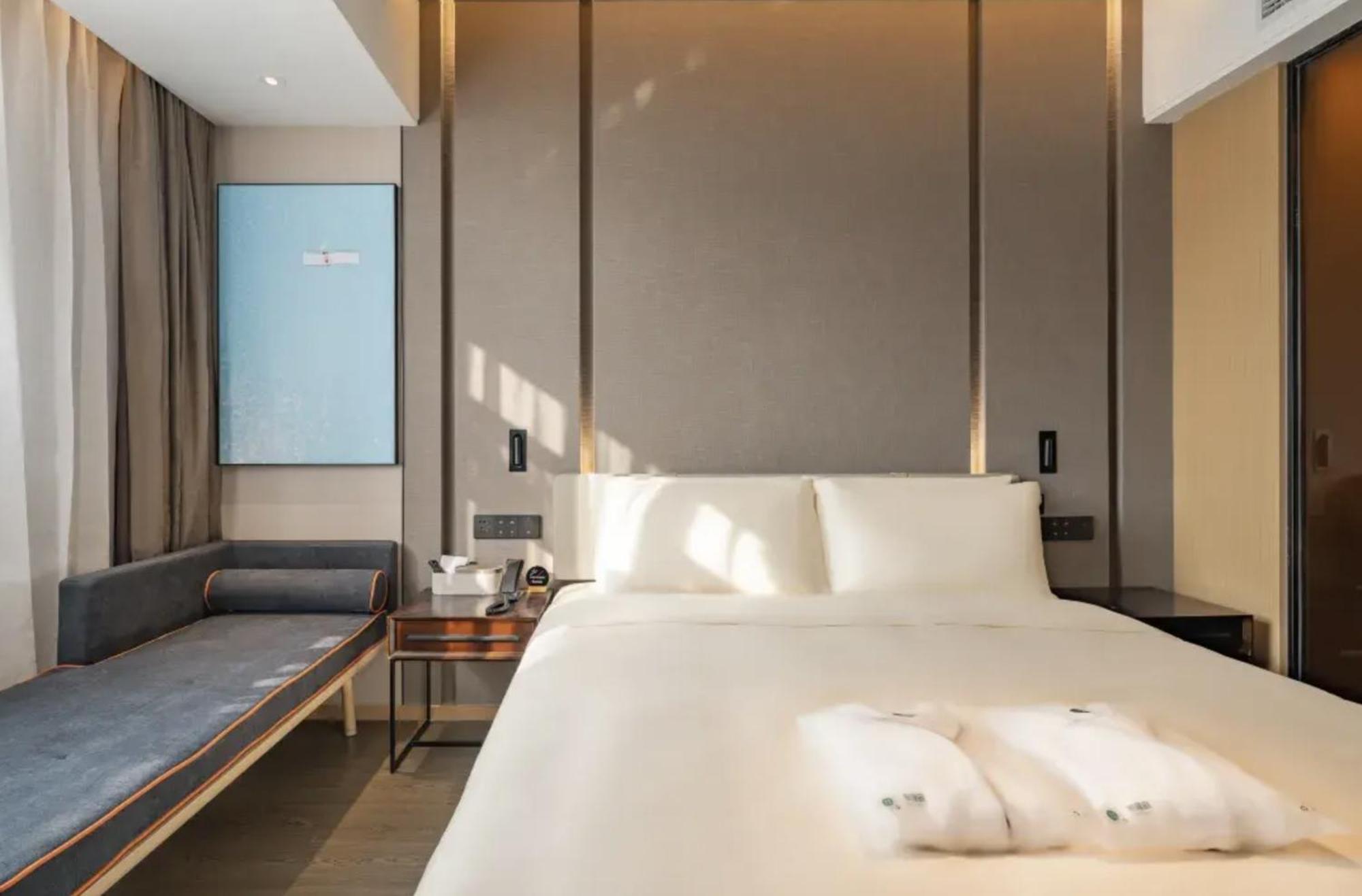 Hotel Atour Pudong Airport Chuansha Station 4*